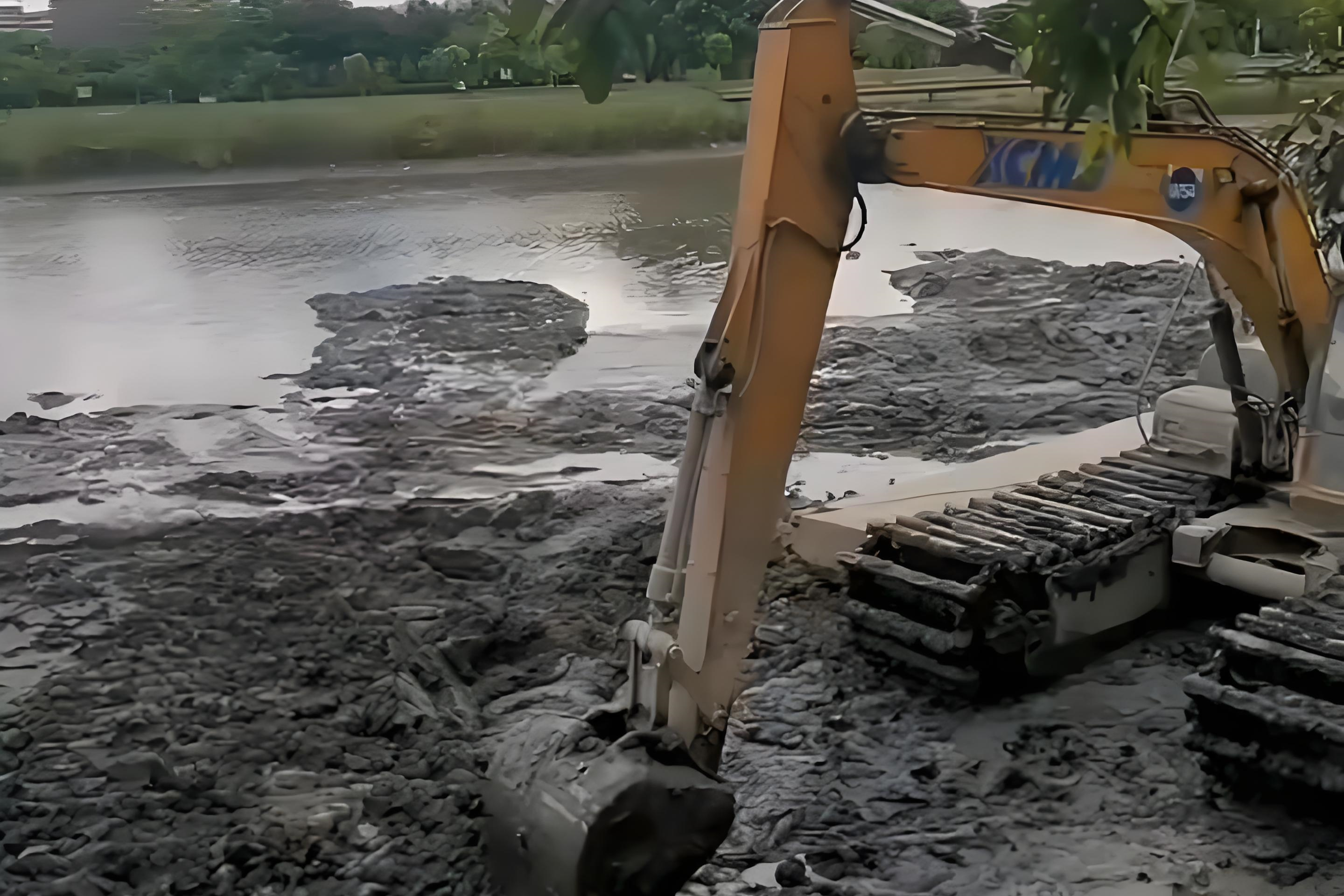 廣東東莞挖機(jī)清淤施工隊(duì)-水塘清淤需要請(qǐng)專業(yè)隊(duì)伍嗎?