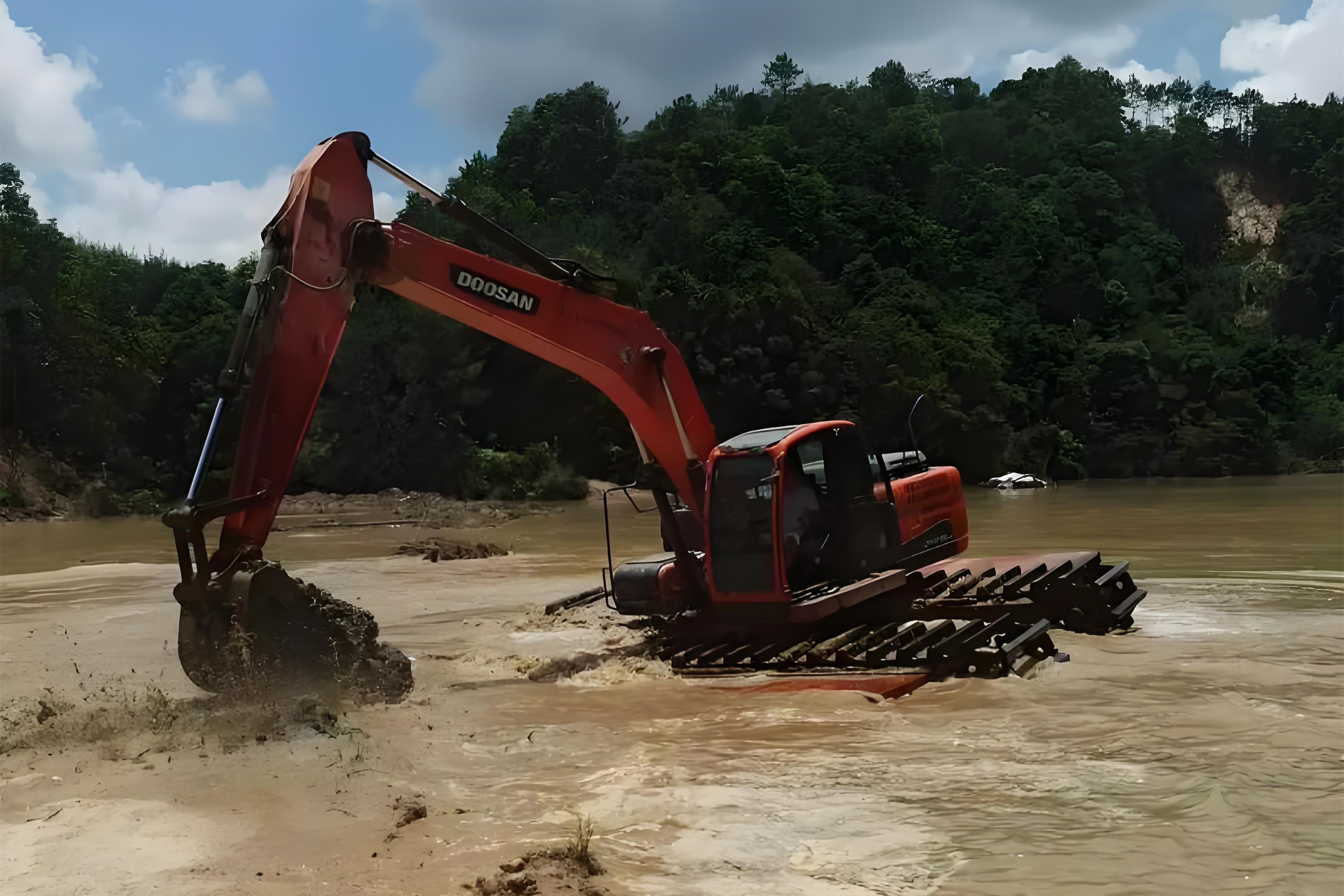 浙江杭州挖機(jī)清淤施工隊(duì)-沼澤地清淤需要先排水嗎?