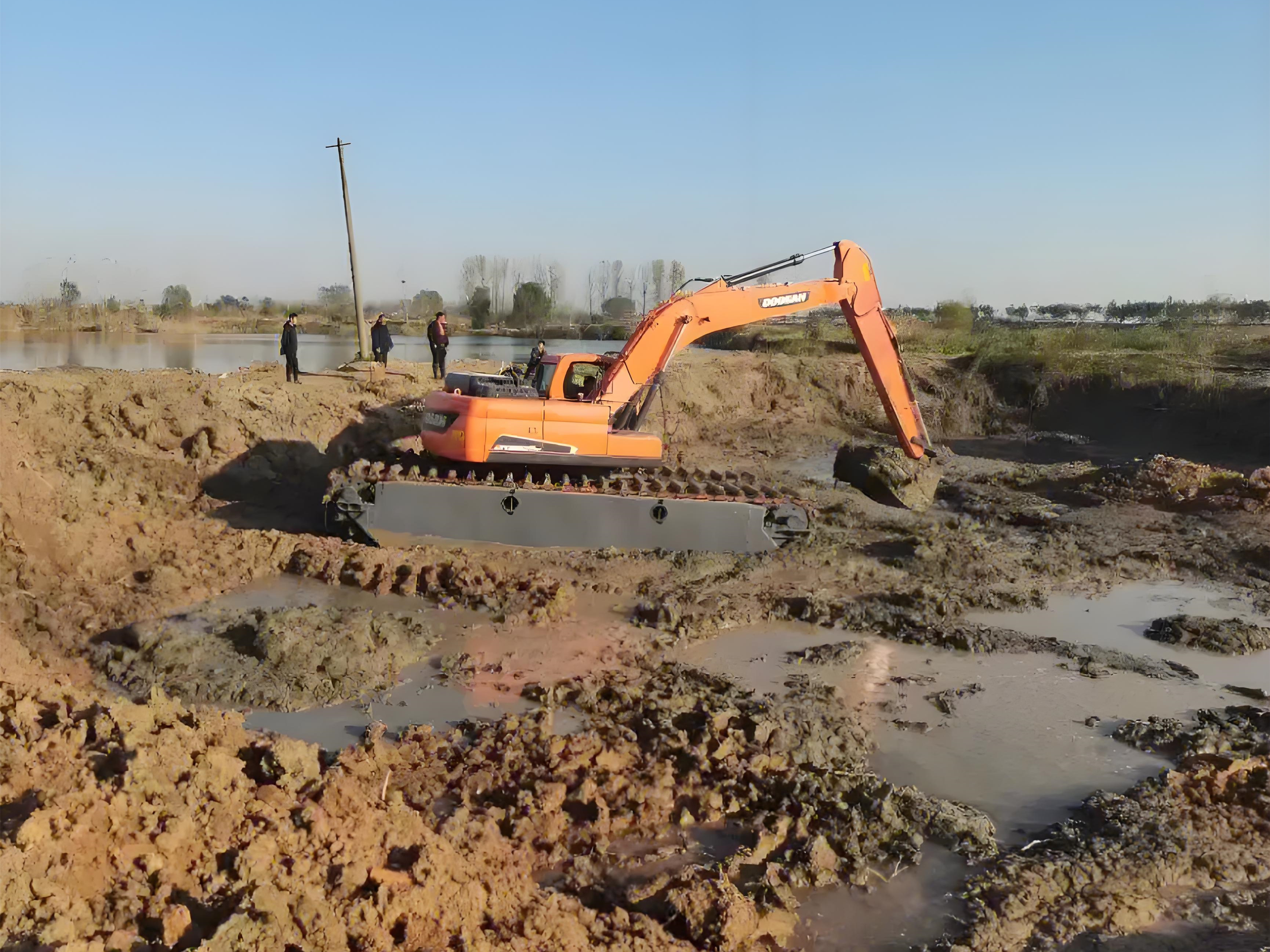 河南洛陽挖機(jī)清淤施工隊(duì)-魚塘清淤的人工和機(jī)械哪種更劃算?