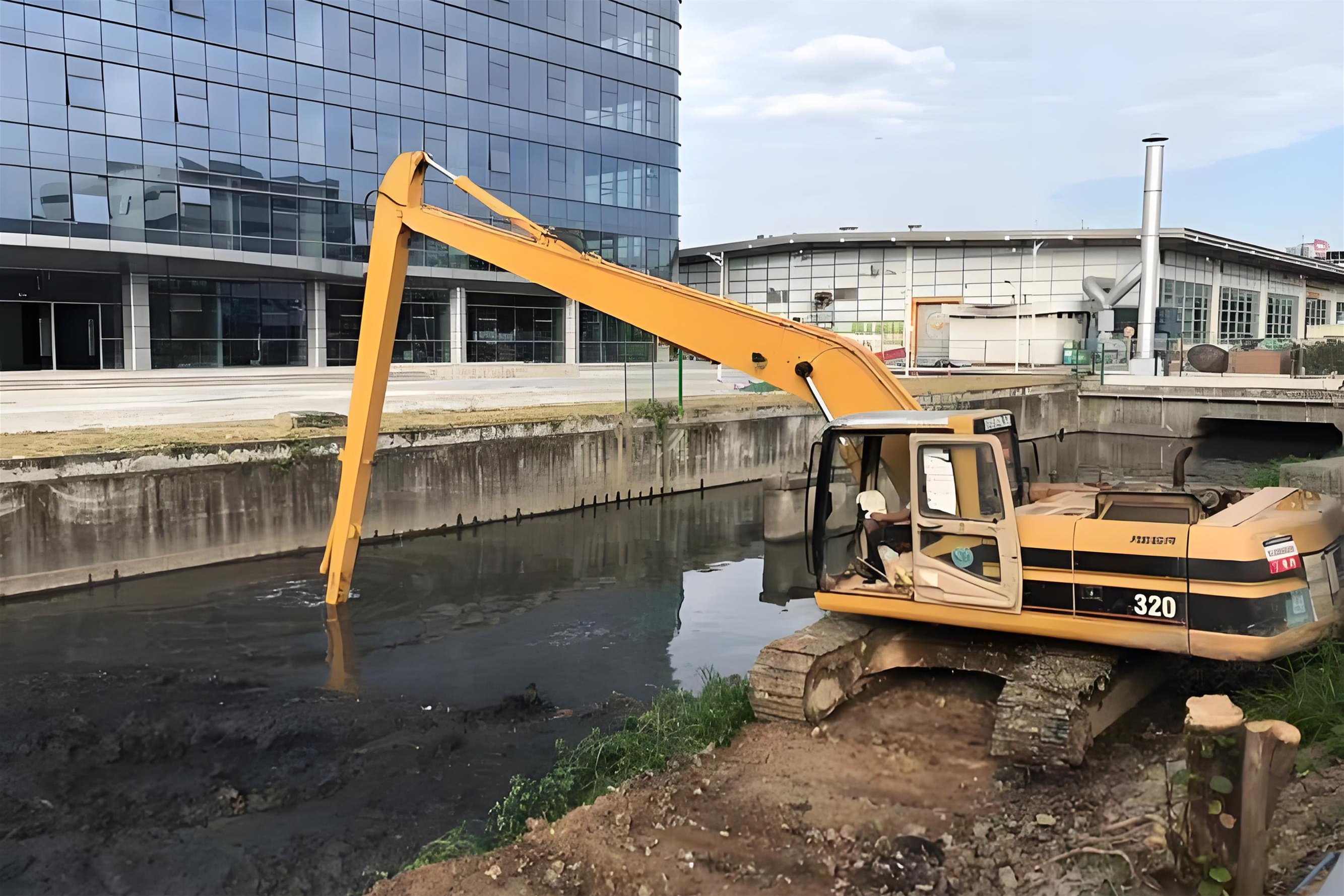 北京豐臺(tái)區(qū)水上挖機(jī)清淤隊(duì)-沼澤地清淤后土壤如何處理?